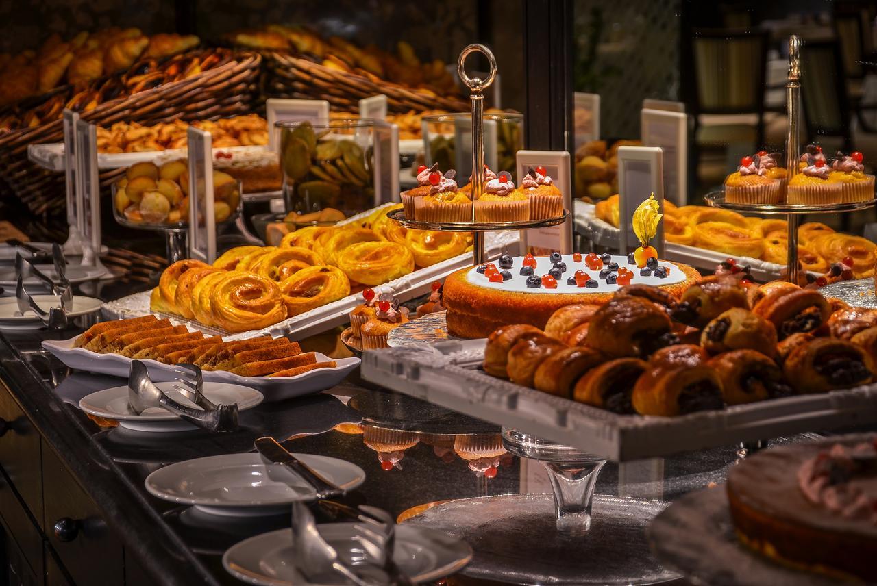 Grande Real Villa Itália Hotel&Spa Cascais Exteriér fotografie A buffet of pastries